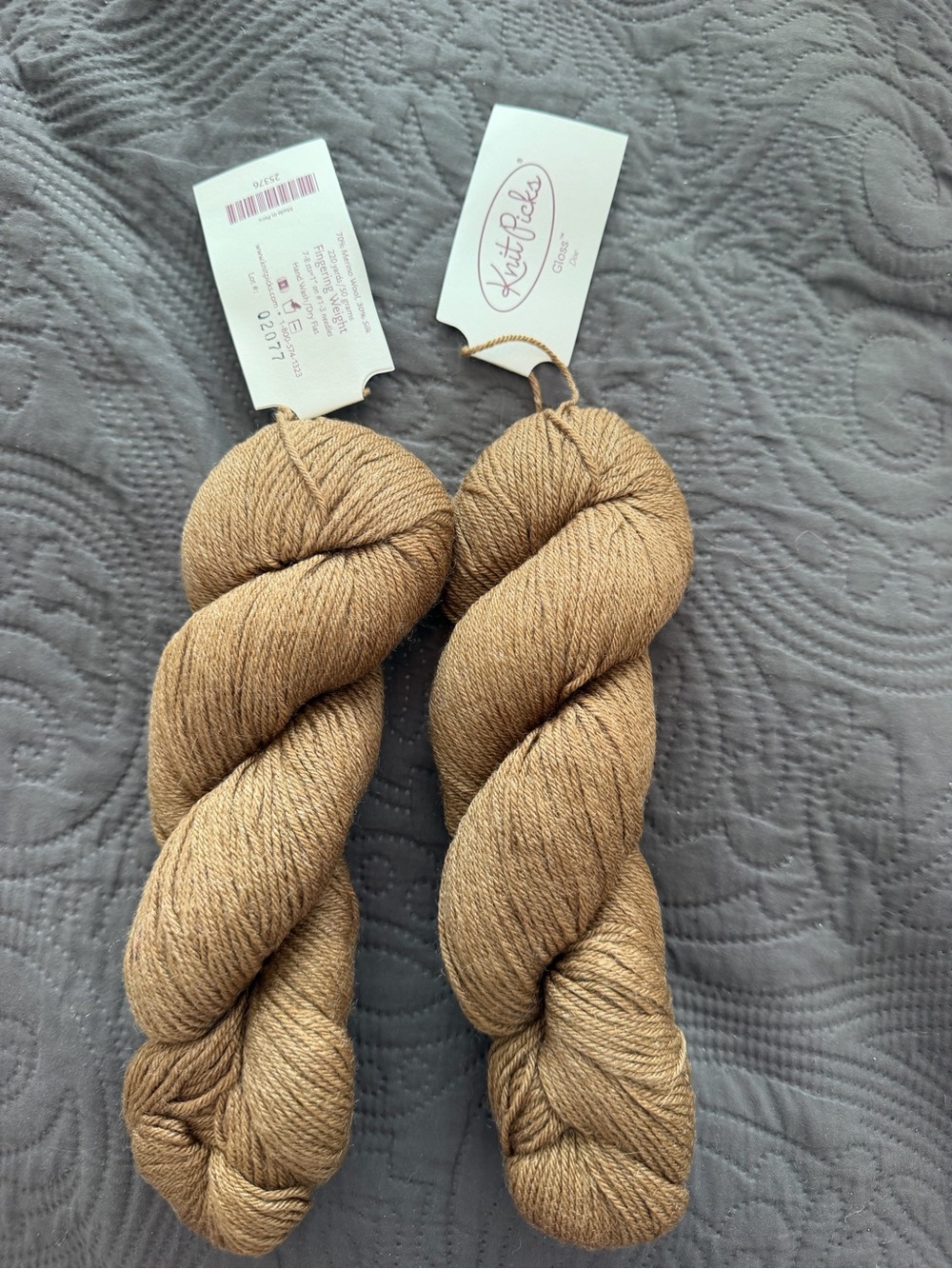 Knit picks gloss Brava Worsted Yarn Skein - Camel Brown